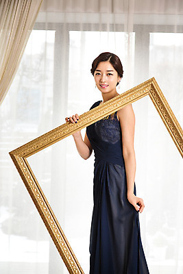 포토 JPG 드레스 여자 프레임 실내 액자틀 틀 한명 서기 사람 동양인 20대 성인 섹시 한국인 커튼 우아함 청년만 청년여자만 청년여자한명만 성인여자한명만 국내포토 1 옷 액자 컨셉 모션 인종 청년 내부 여자만 여자한명만 성인여자만 성인만 파일형식