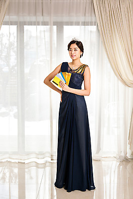 포토 JPG 드레스 여자 실내 한명 사람 동양인 20대 성인 한국인 커튼 티아라 통장 청년만 청년여자만 청년여자한명만 성인여자한명만 국내포토 1 옷 왕관 인종 청년 내부 금융 여자만 여자한명만 성인여자만 성인만 파일형식