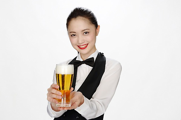 포토 JPG 직업 여자 나비넥타이 맥주 실내 한명 미소 사람 동양인 상반신 성인 섹시 일본인 열정 맥주잔 바텐더 빨간립스틱 여자만 여자한명만 성인여자만 성인만 국내포토 외국인 1 감정 컨셉 술잔 넥타이 주류 표정 인종 내부 파일형식