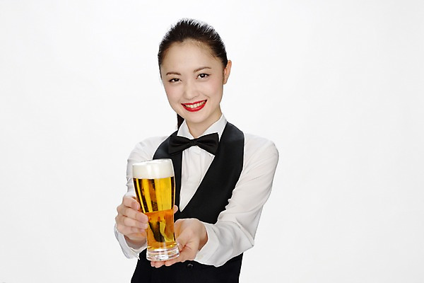 포토 JPG 직업 여자 나비넥타이 맥주 실내 한명 미소 사람 동양인 상반신 성인 섹시 일본인 열정 맥주잔 바텐더 빨간립스틱 여자만 여자한명만 성인여자만 성인만 국내포토 외국인 1 감정 컨셉 술잔 넥타이 주류 표정 인종 내부 파일형식