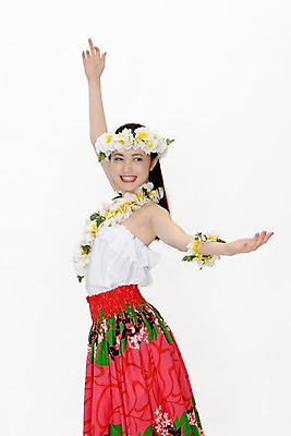 포토 JPG 여자 실내 한명 웃음 사람 동양인 성인 장식 화관 춤 일본인 열정 활기 꽃목걸이 훌라춤 여자만 여자한명만 성인여자만 성인만 국내포토 외국인 1 꽃 감정 컨셉 목걸이 문화예술 표정 인종 내부 파일형식