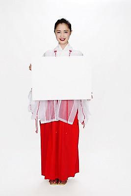 포토 JPG 전신 여자 일본문화 실내 한명 서기 사람 동양인 성인 믿음 일본인 일본전통 빨간립스틱 무당 여자만 여자한명만 성인여자만 성인만 국내포토 외국인 1 동양문화 전통 감정 외국문화 모션 인종 내부 일본 파일형식