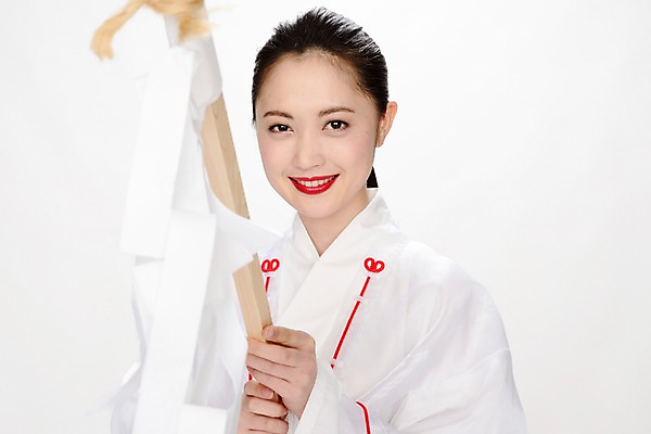 포토 JPG 여자 일본문화 실내 한명 미소 사람 동양인 성인 믿음 막대기 일본인 일본전통 빨간립스틱 무당 여자만 여자한명만 성인여자만 성인만 국내포토 외국인 1 동양문화 전통 감정 외국문화 표정 인종 내부 일본 파일형식