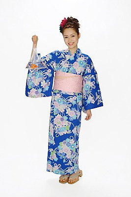 포토 JPG 전신 전통 여자 여유 일본문화 봉투 실내 한명 서기 사람 동양인 성인 전통의상 일본인 즐거움 금붕어 유카타 여자만 여자한명만 성인여자만 성인만 국내포토 외국인 1 동양문화 감정 외국문화 모션 어류 인종 내부 일본전통의상 파일형식