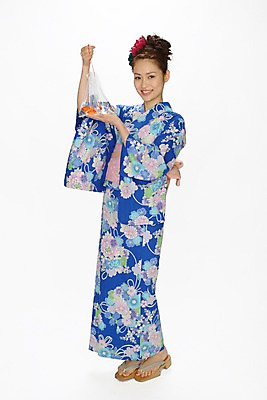 포토 JPG 전신 전통 여자 여유 일본문화 봉투 실내 한명 서기 미소 사람 동양인 성인 전통의상 일본인 즐거움 금붕어 유카타 여자만 여자한명만 성인여자만 성인만 국내포토 외국인 1 동양문화 감정 외국문화 모션 표정 어류 인종 내부 일본전통의상 파일형식