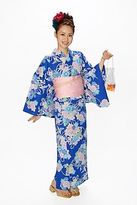 포토 JPG 전신 전통 여자 여유 일본문화 봉투 실내 한명 서기 사람 동양인 성인 전통의상 일본인 즐거움 금붕어 유카타 여자만 여자한명만 성인여자만 성인만 국내포토 외국인 1 동양문화 감정 외국문화 모션 어류 인종 내부 일본전통의상 파일형식