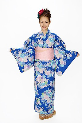 포토 JPG 전신 전통 여자 여유 일본문화 실내 한명 서기 미소 사람 동양인 성인 전통의상 일본인 즐거움 유카타 여자만 여자한명만 성인여자만 성인만 국내포토 외국인 1 동양문화 감정 외국문화 모션 표정 인종 내부 일본전통의상 파일형식