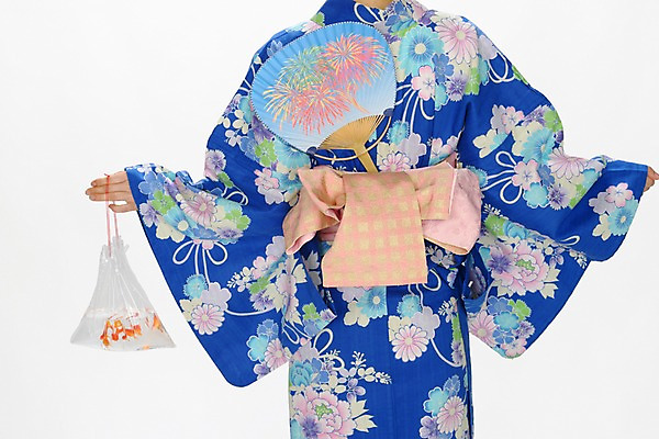 포토 JPG 전통 여자 여유 일본문화 봉투 실내 한명 사람 성인 뒷모습 부채 전통의상 즐거움 금붕어 유카타 여자만 여자한명만 성인여자만 성인만 국내포토 1 동양문화 감정 뷰포인트 외국문화 어류 내부 일본전통의상 파일형식