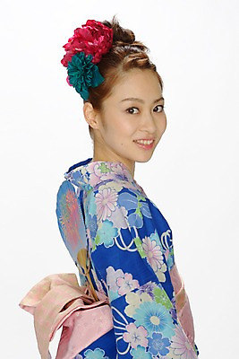 포토 JPG 전통 여자 여유 일본문화 실내 한명 사람 동양인 상반신 성인 전통의상 일본인 즐거움 유카타 여자만 여자한명만 성인여자만 성인만 국내포토 외국인 1 동양문화 감정 외국문화 인종 내부 일본전통의상 파일형식