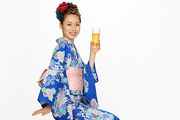 포토 JPG 전통 여자 여유 일본문화 맥주 실내 한명 미소 사람 동양인 성인 전통의상 일본인 즐거움 맥주잔 유카타 여자만 여자한명만 성인여자만 성인만 국내포토 외국인 1 동양문화 감정 외국문화 술잔 주류 표정 인종 내부 일본전통의상 파일형식