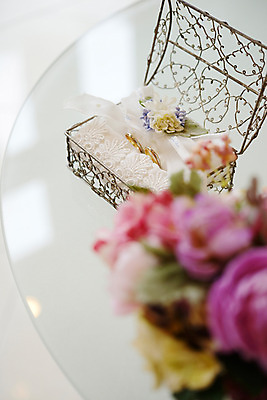 포토 JPG 식물 꽃 리본 결혼 사람없음 반지 보석 오브젝트 커플반지 결혼소품 보석함 국내포토 장신구 이벤트 광석 파일형식