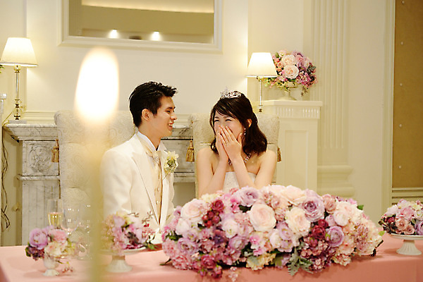 포토 JPG 식물 커플 여자 남자 꽃 결혼 신혼부부 결혼식 실내 웃음 사람 앉기 동양인 성인 두명 샴페인 일본인 샴페인잔 피로연 성인만 국내포토 외국인 부부 술잔 관계 모션 주류 표정 인종 이벤트 내부 신혼 파일형식