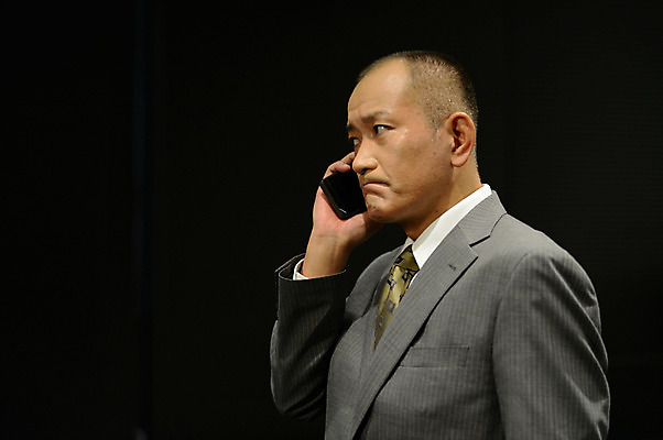 포토 JPG 남자 중년 비즈니스 실내 한명 사람 동양인 정장 성인 스마트폰 사무실 비즈니스맨 일본인 회의실 열정 통화 불만족 남자만 남자한명만 성인남자만 성인한명만 성인남자한명만 중년만 중년남자만 중년남자한명만 성인만 국내포토 외국인 1 옷 감정 컨셉 모션 인종 내부 핸드폰 스마트기기 직장인 파일형식