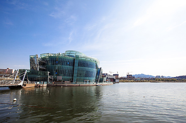 포토 JPG 주간 구름 건축물 하늘 서울 한국 풍경 사람없음 야외 강 한강 반포대교 세빛섬 국내포토 자연요소 건축 아시아 섬 다리_건축물 랜드마크 파일형식