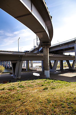 포토 JPG 주간 구름 하늘 서울 한국 풍경 잔디 사람없음 야외 한강 고수부지 반포대교 가교 국내포토 자연요소 식물 건축물 아시아 다리_건축물 랜드마크 파일형식