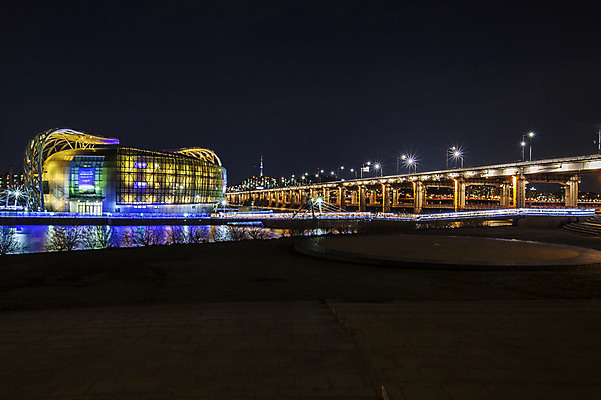 포토 JPG 건축물 야경 하늘 서울 한국 사람없음 야외 빛 한강 반포대교 가교 세빛섬 국내포토 건축 아시아 섬 다리_건축물 야간 랜드마크 파일형식 풍경_경치
