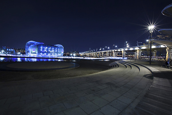 포토 JPG 야경 가로등 서울 한국 사람없음 야외 빛 한강 반포대교 가교 세빛섬 국내포토 건축물 공공시설 아시아 섬 다리_건축물 야간 랜드마크 파일형식 풍경_경치