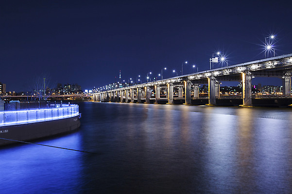 포토 JPG 야경 서울 한국 사람없음 야외 강 한강 반포대교 가교 세빛섬 국내포토 건축물 아시아 섬 다리_건축물 야간 랜드마크 파일형식 풍경_경치