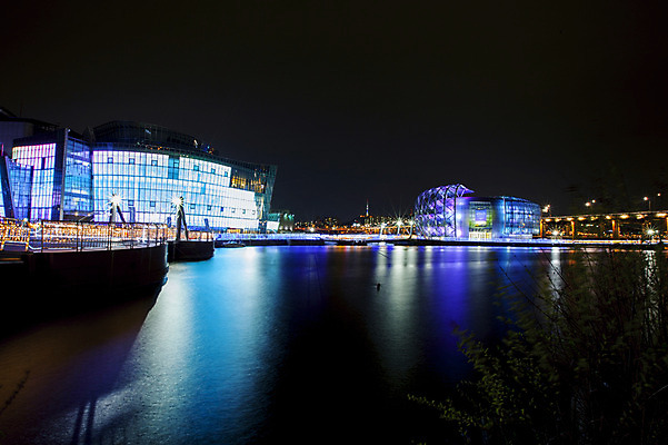 포토 JPG 구름 건축물 야경 하늘 서울 한국 사람없음 야외 빛 반사 한강 반포대교 세빛섬 국내포토 자연요소 건축 아시아 섬 다리_건축물 야간 랜드마크 파일형식 풍경_경치