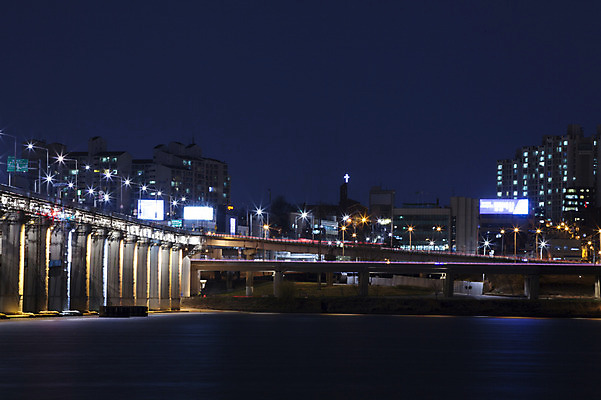 포토 JPG 야경 서울 한국 사람없음 야외 빛 한강 반포대교 가교 국내포토 건축물 아시아 다리_건축물 야간 랜드마크 파일형식 풍경_경치
