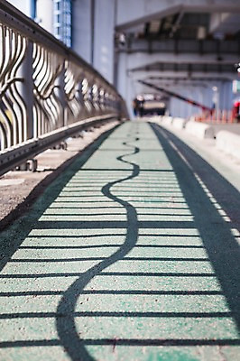 포토 JPG 주간 도로 서울 한국 그림자 풍경 사람없음 야외 한강 반포대교 국내포토 자연요소 아시아 길 교통시설 다리_건축물 랜드마크 파일형식