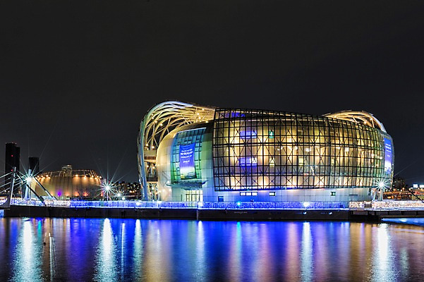 포토 JPG 건축물 야경 하늘 서울 한국 사람없음 야외 빛 강 반사 한강 반포대교 세빛섬 국내포토 건축 아시아 섬 다리_건축물 야간 랜드마크 파일형식 풍경_경치