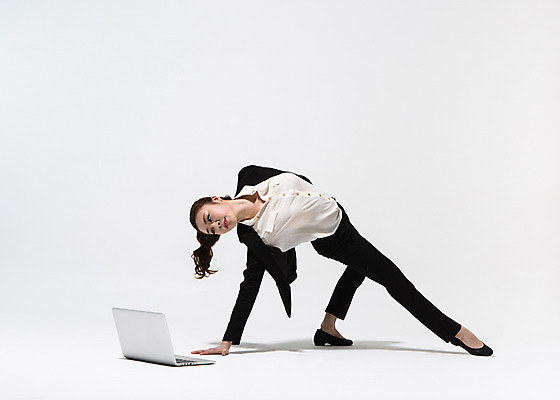 포토 JPG 스튜디오촬영 전신 응시 여자 비즈니스 모션 실내 한명 서기 사람 동양인 정장 20대 성인 앞모습 노트북 한국인 춤 직장인 비즈니스우먼 여자만 여자한명만 성인여자만 청년만 청년여자만 성인한명만 청년여자한명만 성인여자한명만 성인만 국내포토 직업 1 시선 옷 뷰포인트 문화예술 인종 청년 내부 전자제품 파일형식