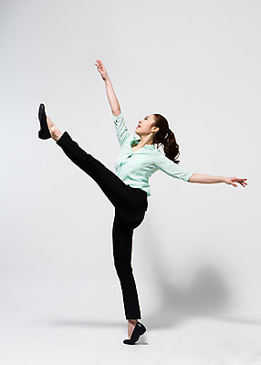 포토 JPG 스튜디오촬영 전신 여자 비즈니스 모션 팔벌리기 실내 한명 서기 사람 동양인 20대 성인 옆모습 운동복 한국인 춤 직장인 비즈니스우먼 손뻗기 다리들기 여자만 여자한명만 성인여자만 청년만 청년여자만 성인한명만 청년여자한명만 성인여자한명만 성인만 국내포토 직업 1 옷 뷰포인트 문화예술 인종 청년 내부 파일형식