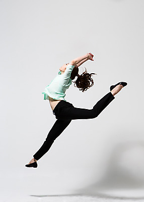 포토 JPG 스튜디오촬영 전신 여자 비즈니스 모션 실내 한명 사람 동양인 손짓 20대 성인 옆모습 운동복 점프 한국인 춤 직장인 비즈니스우먼 다리들기 여자만 여자한명만 성인여자만 청년만 청년여자만 성인한명만 청년여자한명만 성인여자한명만 성인만 국내포토 직업 1 옷 뷰포인트 문화예술 인종 청년 내부 파일형식