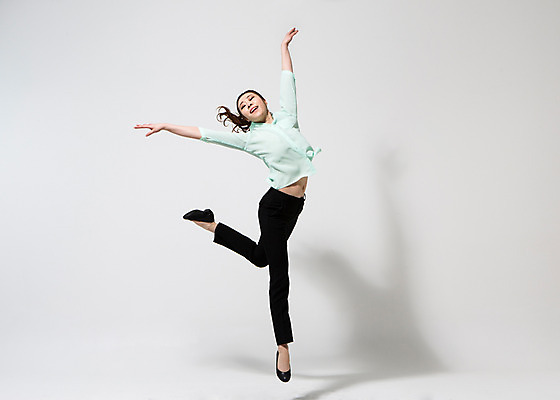 포토 JPG 스튜디오촬영 전신 여자 비즈니스 모션 팔벌리기 실내 한명 미소 사람 동양인 손짓 20대 성인 앞모습 운동복 점프 한국인 춤 직장인 비즈니스우먼 손뻗기 다리들기 여자만 여자한명만 성인여자만 청년만 청년여자만 성인한명만 청년여자한명만 성인여자한명만 성인만 국내포토 직업 1 옷 뷰포인트 문화예술 표정 인종 청년 내부 파일형식