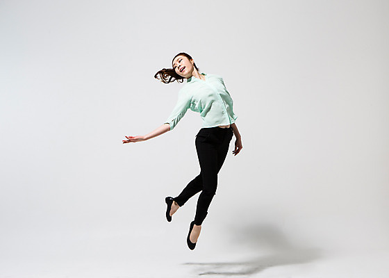 포토 JPG 스튜디오촬영 전신 응시 여자 비즈니스 모션 실내 한명 사람 동양인 손짓 20대 성인 앞모습 운동복 점프 한국인 춤 직장인 비즈니스우먼 여자만 여자한명만 성인여자만 청년만 청년여자만 성인한명만 청년여자한명만 성인여자한명만 성인만 국내포토 직업 1 시선 옷 뷰포인트 문화예술 인종 청년 내부 파일형식