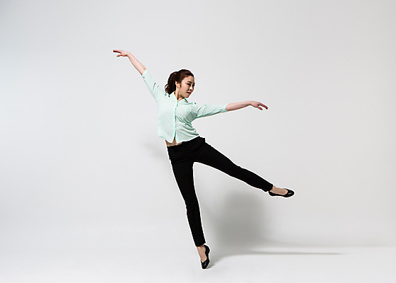 포토 JPG 스튜디오촬영 전신 여자 비즈니스 모션 팔벌리기 실내 한명 사람 동양인 손짓 20대 성인 앞모습 점프 한국인 춤 직장인 비즈니스우먼 손뻗기 다리들기 여자만 여자한명만 성인여자만 청년만 청년여자만 성인한명만 청년여자한명만 성인여자한명만 성인만 국내포토 직업 1 뷰포인트 문화예술 인종 청년 내부 파일형식