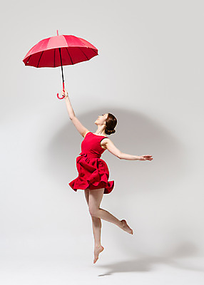 포토 JPG 스튜디오촬영 전신 원피스 여자 컬러 우산 모션 맨발 팔벌리기 실내 한명 들기 사람 동양인 20대 성인 옆모습 빨간색 점프 한국인 춤 손뻗기 다리들기 여자만 여자한명만 성인여자만 청년만 청년여자만 성인한명만 청년여자한명만 성인여자한명만 성인만 국내포토 1 옷 뷰포인트 발 문화예술 인종 청년 내부 파일형식