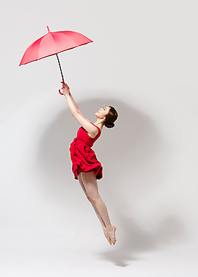 포토 JPG 스튜디오촬영 전신 원피스 여자 컬러 우산 모션 맨발 실내 한명 들기 사람 동양인 20대 성인 옆모습 빨간색 점프 한국인 춤 여자만 여자한명만 성인여자만 청년만 청년여자만 성인한명만 청년여자한명만 성인여자한명만 성인만 국내포토 1 옷 뷰포인트 발 문화예술 인종 청년 내부 파일형식