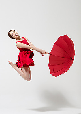 포토 JPG 스튜디오촬영 전신 원피스 여자 컬러 우산 모션 맨발 실내 한명 미소 들기 사람 동양인 20대 성인 옆모습 빨간색 점프 한국인 춤 여자만 여자한명만 성인여자만 청년만 청년여자만 성인한명만 청년여자한명만 성인여자한명만 성인만 국내포토 1 옷 뷰포인트 발 문화예술 표정 인종 청년 내부 파일형식