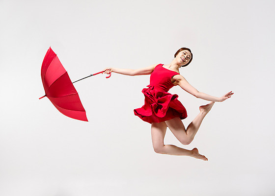 포토 JPG 스튜디오촬영 전신 원피스 여자 컬러 우산 모션 맨발 실내 한명 미소 들기 사람 동양인 손짓 20대 성인 옆모습 빨간색 점프 한국인 춤 손뻗기 다리들기 여자만 여자한명만 성인여자만 청년만 청년여자만 성인한명만 청년여자한명만 성인여자한명만 성인만 국내포토 1 옷 뷰포인트 발 문화예술 표정 인종 청년 내부 파일형식