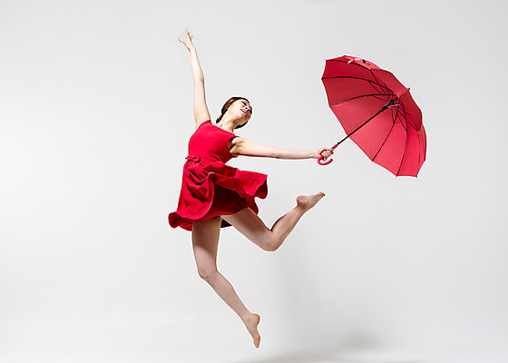 포토 JPG 스튜디오촬영 전신 원피스 여자 컬러 우산 모션 맨발 실내 한명 미소 들기 사람 동양인 20대 성인 앞모습 빨간색 점프 한국인 춤 손뻗기 다리들기 여자만 여자한명만 성인여자만 청년만 청년여자만 성인한명만 청년여자한명만 성인여자한명만 성인만 국내포토 1 옷 뷰포인트 발 문화예술 표정 인종 청년 내부 파일형식