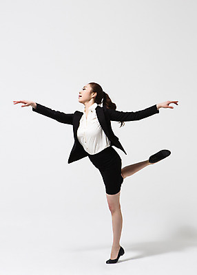 포토 JPG 스튜디오촬영 전신 응시 여자 비즈니스 모션 팔벌리기 실내 한명 서기 사람 동양인 정장 손짓 20대 성인 옆모습 한국인 춤 직장인 비즈니스우먼 손뻗기 다리들기 여자만 여자한명만 성인여자만 청년만 청년여자만 성인한명만 청년여자한명만 성인여자한명만 성인만 국내포토 직업 1 시선 옷 뷰포인트 문화예술 인종 청년 내부 파일형식