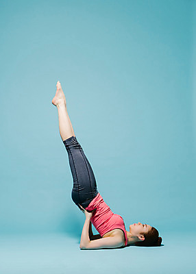 포토 JPG 스튜디오촬영 전신 여자 허리손 요가 모션 맨발 실내 한명 사람 동양인 20대 성인 옆모습 운동복 눕기 운동 스트레칭 한국인 다리들기 어깨로서기 여자만 여자한명만 성인여자만 청년만 청년여자만 성인한명만 청년여자한명만 성인여자한명만 성인만 국내포토 1 웰빙 옷 뷰포인트 포즈 발 건강 인종 청년 내부 파일형식