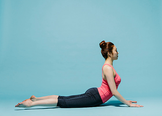 포토 JPG 스튜디오촬영 전신 응시 여자 엎드리기 요가 모션 맨발 실내 한명 사람 동양인 손짓 20대 성인 옆모습 운동복 운동 스트레칭 한국인 코브라자세 여자만 여자한명만 성인여자만 청년만 청년여자만 성인한명만 청년여자한명만 성인여자한명만 성인만 국내포토 1 웰빙 시선 옷 뷰포인트 발 건강 인종 청년 내부 요가자세 파일형식