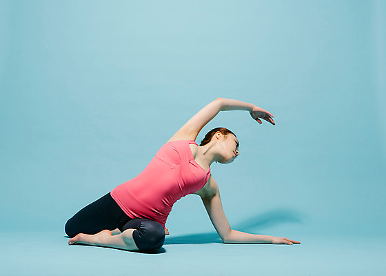 포토 JPG 스튜디오촬영 전신 여자 요가 모션 맨발 실내 한명 사람 동양인 손짓 20대 성인 앞모습 운동복 운동 스트레칭 한국인 손뻗기 여자만 여자한명만 성인여자만 청년만 청년여자만 성인한명만 청년여자한명만 성인여자한명만 성인만 국내포토 1 웰빙 옷 뷰포인트 발 건강 인종 청년 내부 파일형식