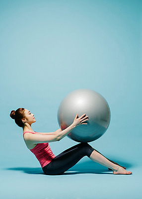 포토 JPG 스튜디오촬영 전신 응시 여자 요가 모션 맨발 실내 한명 미소 들기 사람 앉기 동양인 20대 성인 운동복 운동 스트레칭 한국인 짐볼 여자만 여자한명만 성인여자만 청년만 청년여자만 성인한명만 청년여자한명만 성인여자한명만 성인만 국내포토 1 웰빙 시선 옷 발 표정 건강 인종 청년 내부 파일형식