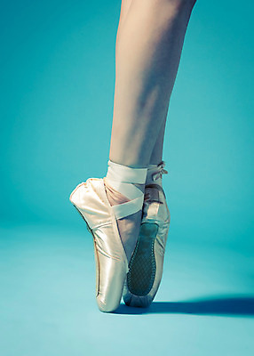 포토 JPG 스튜디오촬영 여자 모션 발 실내 한명 사람 20대 성인 옆모습 신체부위 하반신 발레 토슈즈 여자만 여자한명만 성인여자만 청년만 청년여자만 성인한명만 청년여자한명만 성인여자한명만 성인만 국내포토 1 뷰포인트 신발 청년 내부 춤 파일형식