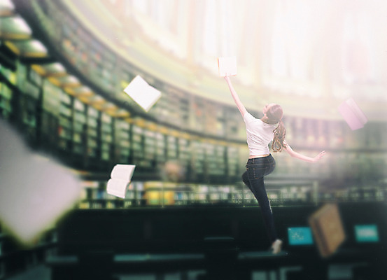 JPG 편집이미지 여자 여유 한명 사람 동양인 성인 뒷모습 책 독서 한국인 자유 도서관 디지털합성 설레임 공중부양 디지털아트 여자만 여자한명만 성인여자만 성인만 편집실사 1 교육 감정 뷰포인트 컨셉 인종 CG 파일형식