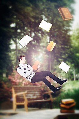 JPG 서양인 외국인 나무 식물 편집이미지 공원 남자 여유 벤치 한명 사람 성인 책 독서 자유 디지털합성 설레임 공중부양 디지털아트 남자만 남자한명만 성인남자만 성인만 편집실사 1 공공시설 감정 컨셉 의자 인종 CG 파일형식