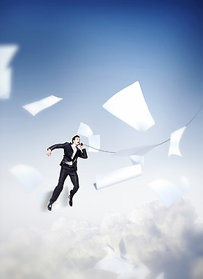 JPG 서양인 외국인 구름 편집이미지 남자 종이 여유 하늘 한명 사람 정장 성인 자유 비즈니스맨 전화기 디지털합성 통화 설레임 공중부양 디지털아트 남자만 남자한명만 성인남자만 성인만 편집실사 자연요소 1 옷 감정 컨셉 비즈니스 모션 인종 직장인 CG 파일형식