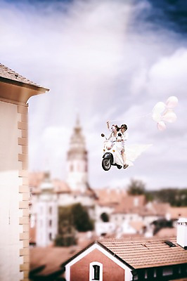 JPG 편집이미지 여자 남자 여유 결혼 신혼부부 사람 동양인 풍경 성인 두명 건물 마을 한국인 자유 스쿠터 디지털합성 풍선 설레임 공중부양 디지털아트 성인만 편집실사 건축물 부부 감정 컨셉 인종 이벤트 오토바이 CG 신혼 파일형식