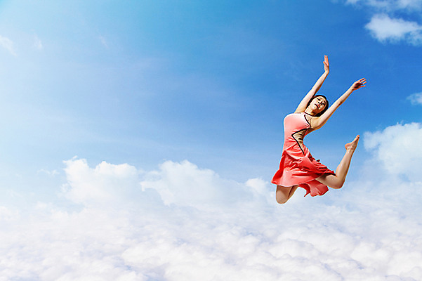 JPG 구름 편집이미지 여자 여유 포즈 하늘 한명 사람 동양인 성인 달리기 한국인 자유 디지털합성 설레임 공중부양 디지털아트 여자만 여자한명만 성인여자만 성인만 편집실사 자연요소 1 감정 컨셉 모션 인종 CG 파일형식