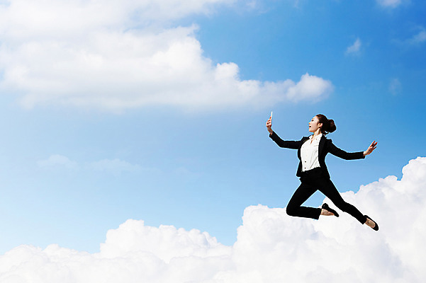 JPG 구름 편집이미지 여자 여유 하늘 한명 사람 동양인 정장 성인 스마트폰 한국인 자유 비즈니스우먼 디지털합성 설레임 공중부양 디지털아트 여자만 여자한명만 성인여자만 성인만 편집실사 자연요소 1 옷 감정 컨셉 비즈니스 인종 핸드폰 스마트기기 직장인 CG 파일형식