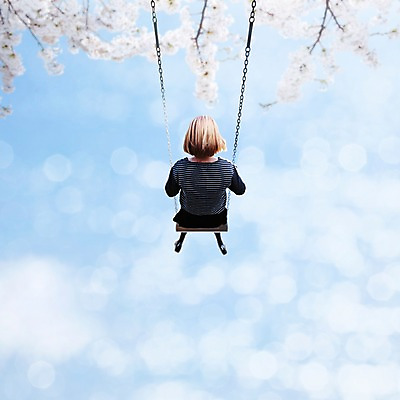 JPG 편집이미지 여자 여유 하늘 한명 사람 성인 뒷모습 자유 벚꽃 나뭇가지 디지털합성 그네 보케 그네타기 설레임 공중부양 디지털아트 여자만 여자한명만 성인여자만 성인만 편집실사 나무 1 꽃 감정 뷰포인트 컨셉 놀이 CG 파일형식